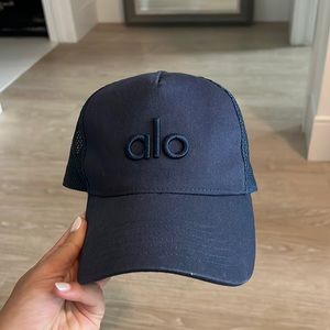Alo Yoga navy blue trucker hat